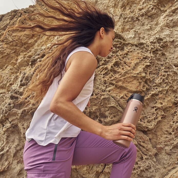 32-oz-lightweight-flex-straw-bottle-q8 hf_s26_lightweight_mcinnis_6946_1_3.jpg