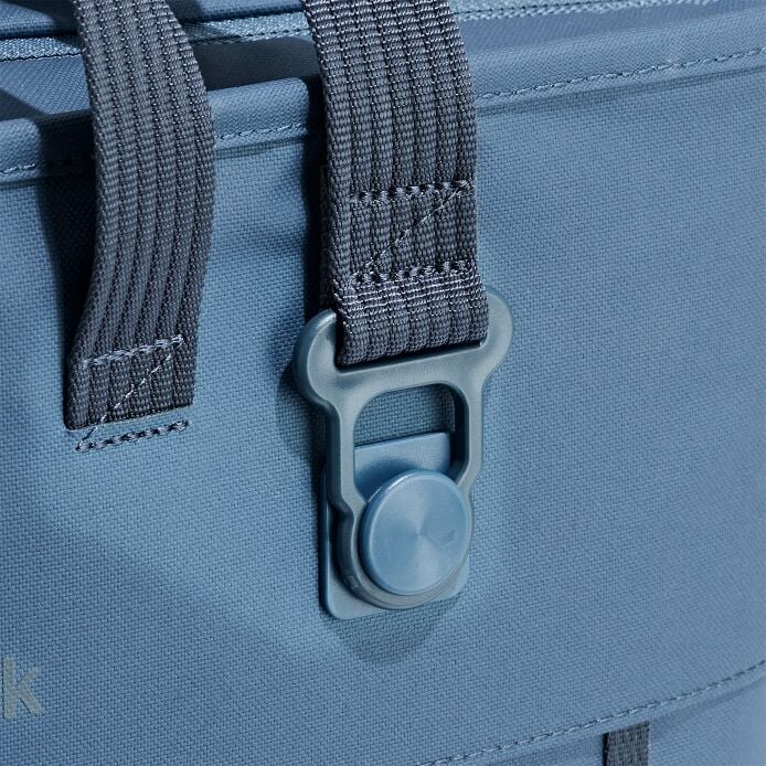 carryouttm-soft-cooler-tote-10-l-y0 250815_hydro_cooler_details_14838_6_3.jpg